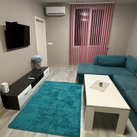нов на центъра с тераса Apartmán *