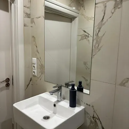 Apartmán нов на центъра с тераса *