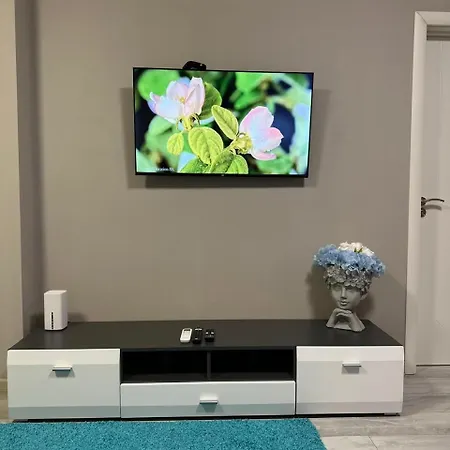 Apartmán нов на центъра с тераса *